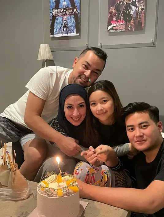 <p>Annisa Trihapsari dan Adjie Pangestu (Instagram/hapsarianissa29)</p>