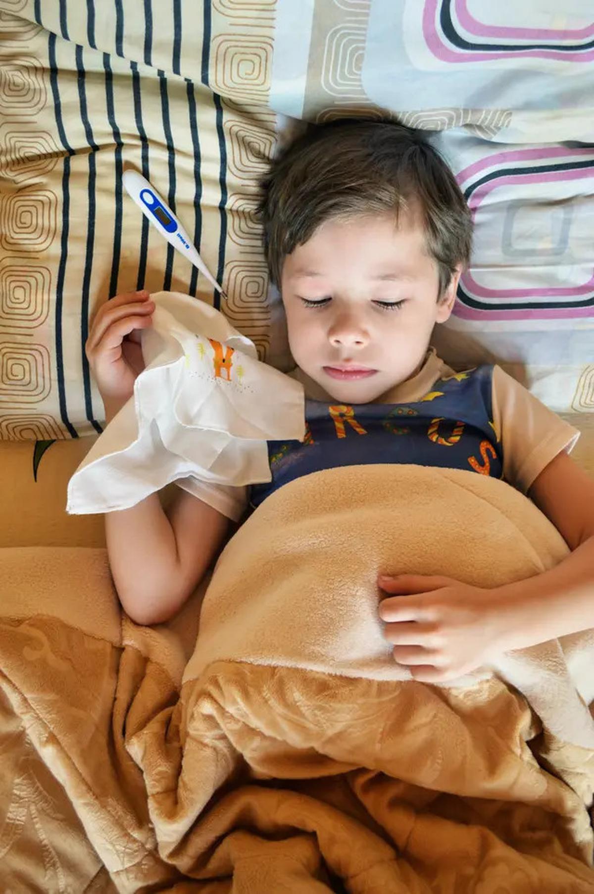 Cara Mengatasi Anak Demam Saat Malam, Ini Cara Praktis Meredakannya di Rumah