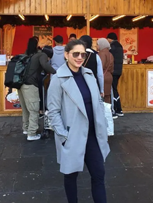 Dalam sinetron itu, digambarkan bahwa Wulan ditinggal calon suaminya jelang pernikahannya. Wulan diperankan oleh Cut Keke, seorang perempuan berhijab dan memiliki seorang anak yang diperankan oleh Glenn Alinskie. (Instagram/cutkeke.xavier)