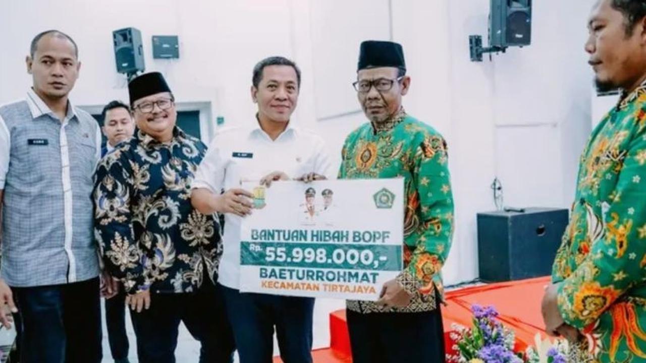 Wow, Anggaran Naik 150%! Pemkab Karawang Gelontorkan Rp15 Miliar untuk Bantuan DTA, Apa Saja Manfaatnya?