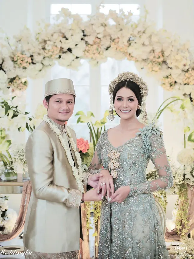 Seleb cantik yang terlibat hubungan asmara dengan pemain sepakbola tanah air