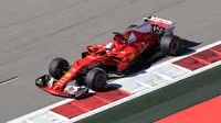 Aksi pembalap Ferrari, Sebastian Vettel pada GP Rusia 2017 di Sochi Autodrom. (Crash))