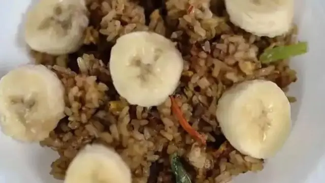 10 Potret Nyeleneh Orang Bikin Nasi Goreng, Ada Kuahnya