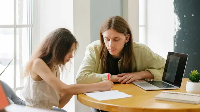 4. Beri Pemahaman tentang Bullying dan Ajari untuk Melapor