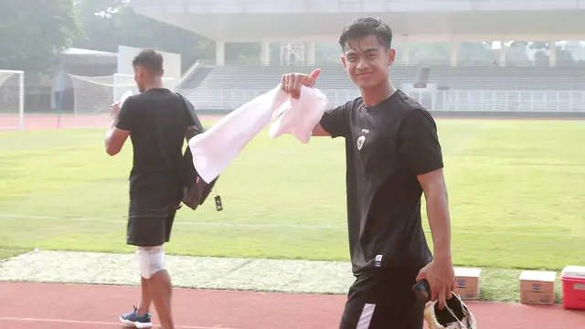 Pratama Arhan - Latihan Timnas Indonesia di Stadion Madya