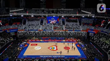 Indonesia dipercaya oleh FIBA untuk menjadi tuan rumah Piala Dunia Basket 2023 yang digelar di Indonesia Arena, Kompleks Gelora Bung Karno, Jakarta pada 25 Agustus sampai 3 September 2023. (Liputan6.com/Helmi Fithriansyah)