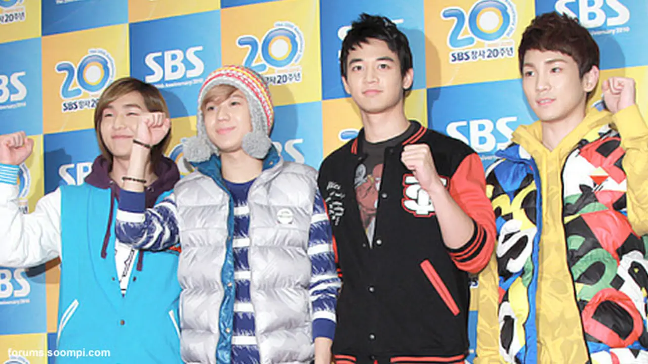 shinee-tanpa-jonghyun-130409b.jpg