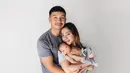 Menjadi keluarga baru, ketiganya pun muncul dalam sebuah photoshoot keluarga pertama. (instagram.com/indpriw)