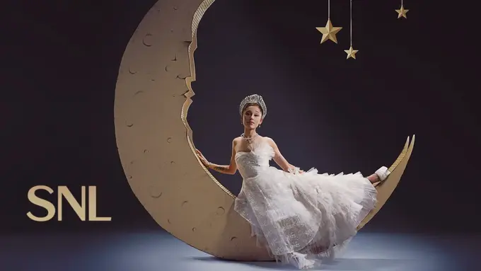 Mahkota Rancangan Rinaldy A. Yunardi Lengkapi Tampilan Magical Ariana Grande di Saturday Night Live