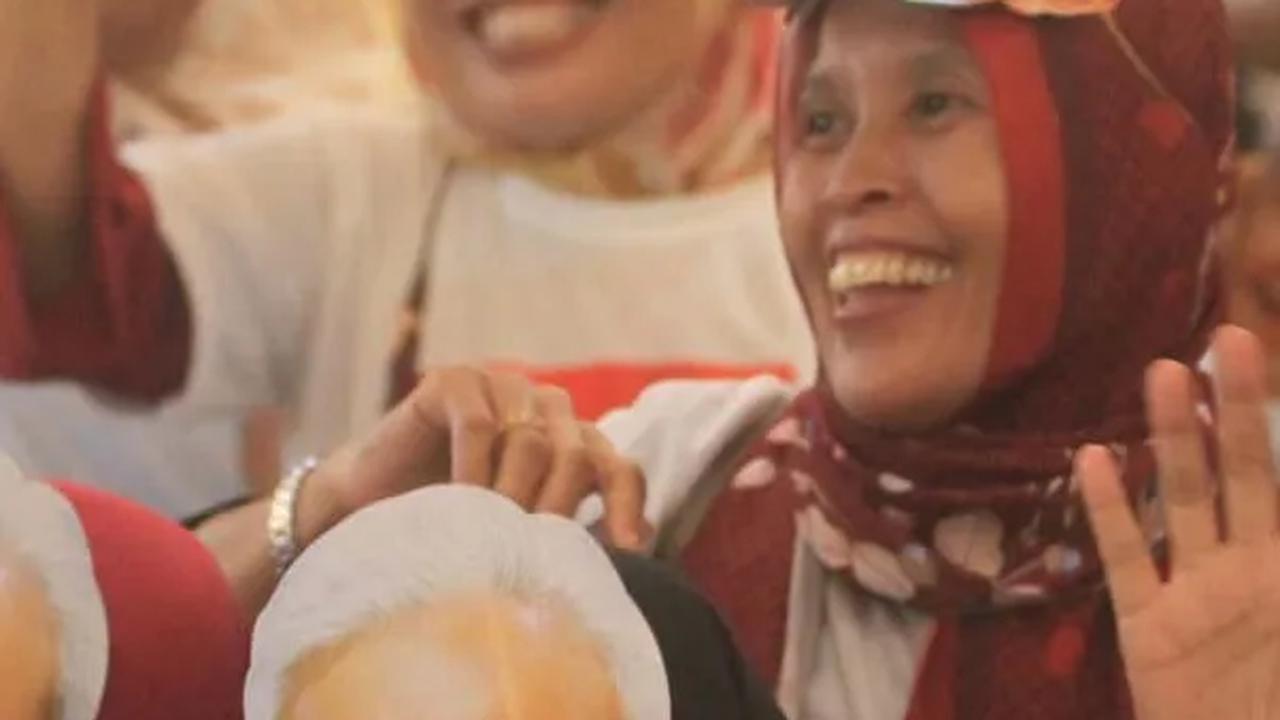 Wajah gembira para TKI juga terpancar saat memberikan dukungan kepada Ganjar agar menang dalam Pilpres 2024.