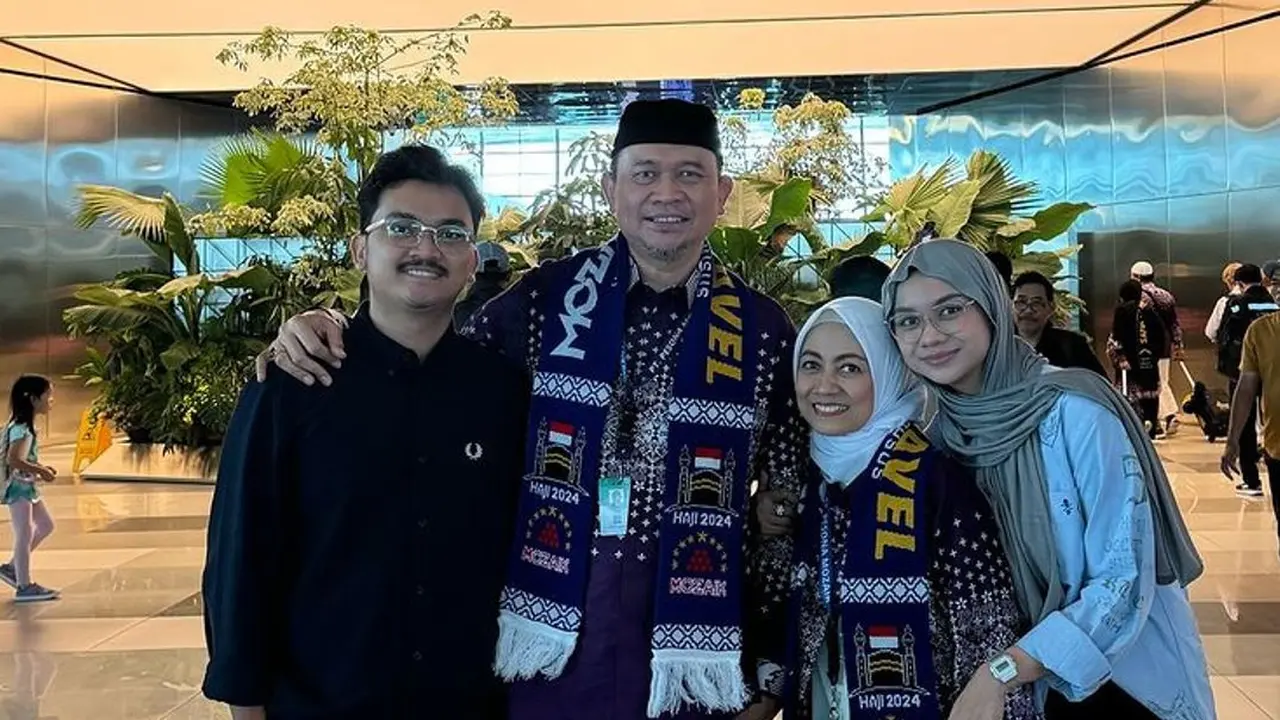 Cak Lontong beribadah haji (https://www.instagram.com/p/C8CUN98yMRw/?img_index=1)