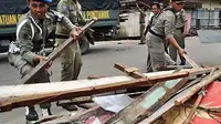 Penertiban PKL Monas, Satpol PP Sita Gerobak Hingga Truk