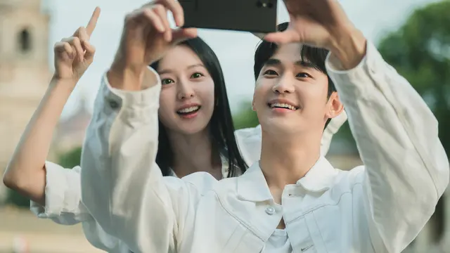 Kim Ji Won dan Kim Soo Hyun - Queen of Tears