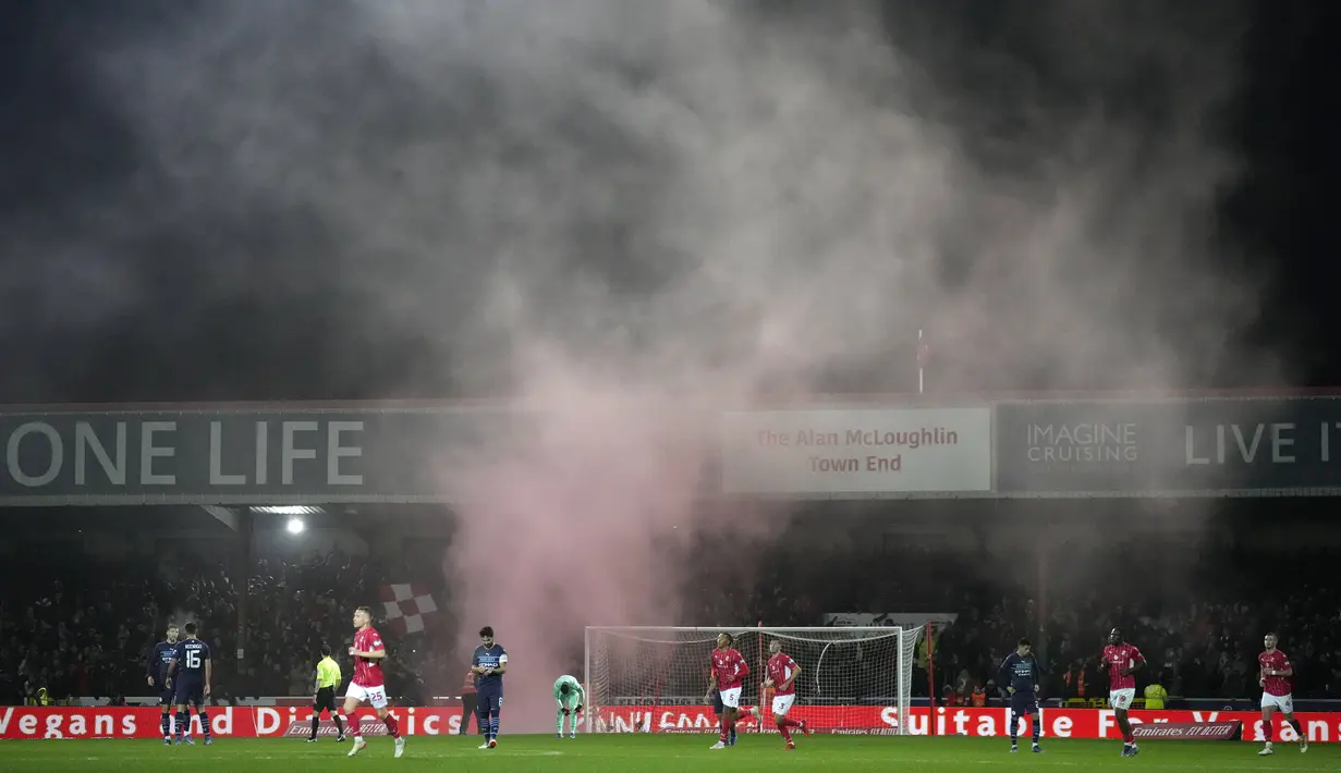 Saat itu, Swindown Town sudah tertinggal 0-3 dari Manchester City. Laga tersebut memang berjalan tidak seimbang karena perbedaan level diantara kedua klub. (AP/Kirsty Wigglesworth)