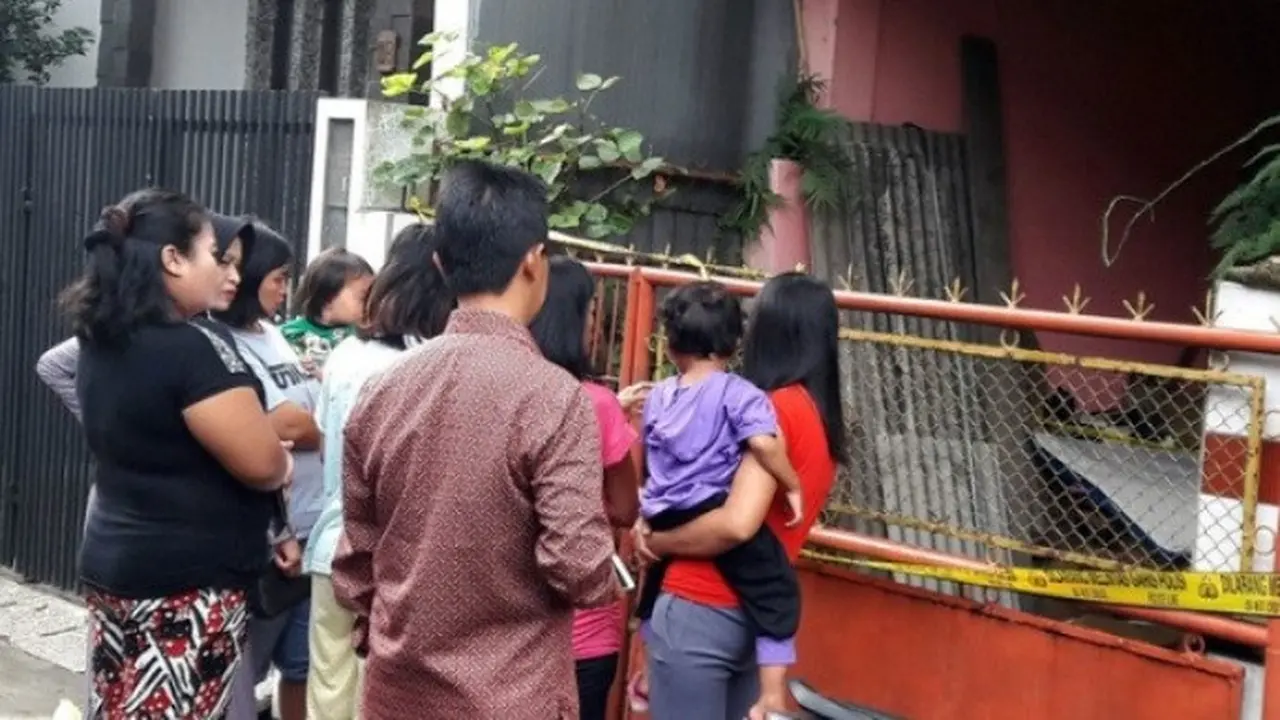 Ini kisah Neneng, nenek di Cimahi yang tinggal bersama dengan mayat suami dan anaknya hingga setahun lebih (foto: JawaPos)