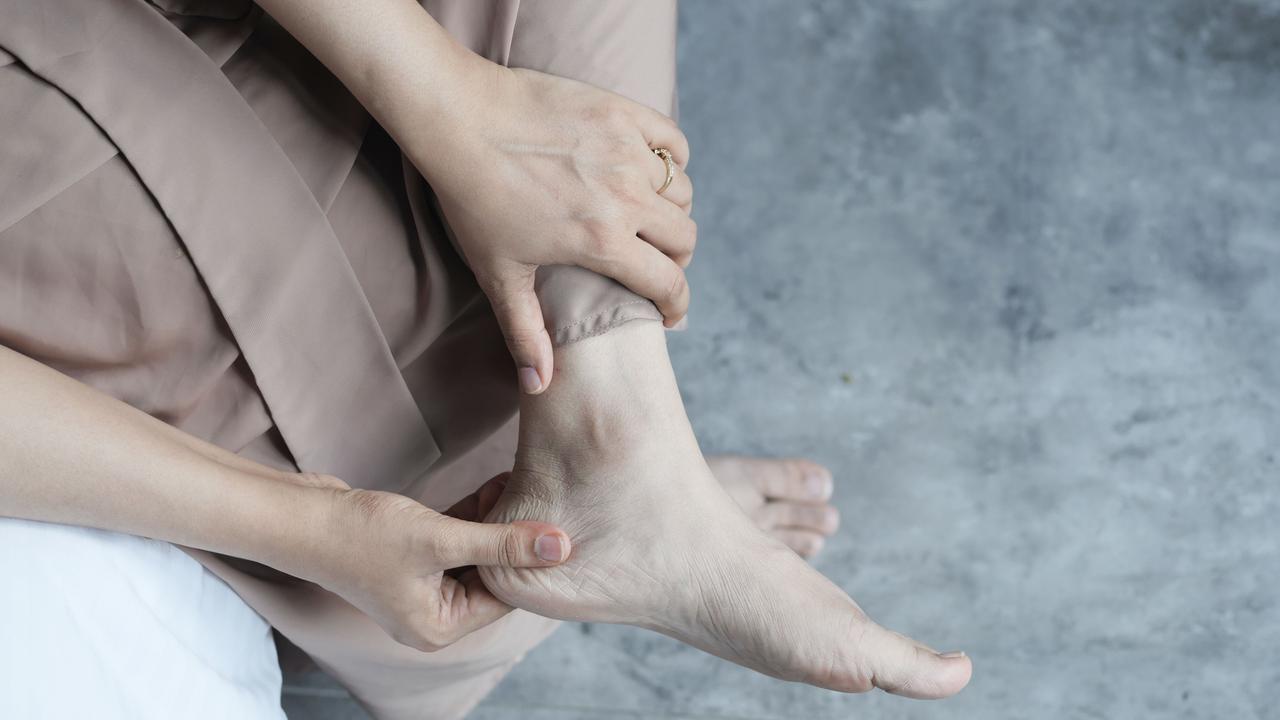 Kaki Bau Meski Rajin Dibersihkan? Ini 5 Kemungkinan Penyebabnya