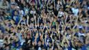 Dukungan Ribuan Bobotoh saat Persib Bandung melawan Persipura pada laga Torabika SC 2016 di Stadion Si Jalak Harupat, Bandung, (12/11/2016). (Bola.com/Nicklas Hanoatubun)
