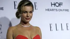 Artis Hollywood Rebecca Romijn saat berpose saat menghadiri acara makan malam tahunan, Wanita ELLE di Los Angeles, California, 20 Januari 2016. (REUTERS/ Mario Anzuoni)