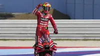 Pebalap Ducati Lenovo, Francesco Bagnaia berhasil menjadi yang tercepat saat MotoGP San Marino 2022 yang berlangsung di Sirkuit Misano, Italia pada Minggu (04/09/2022). (AP/Antonio Calanni)