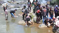 Komunitas Mancing Mania Banjarnegara didukung oleh AJI Kota Purwokerto dan sejumlah pihak lain melakukan gerakan pemulihan ekosistem sungai. (Foto: Liputan6.com/Mancing Mania BNA)