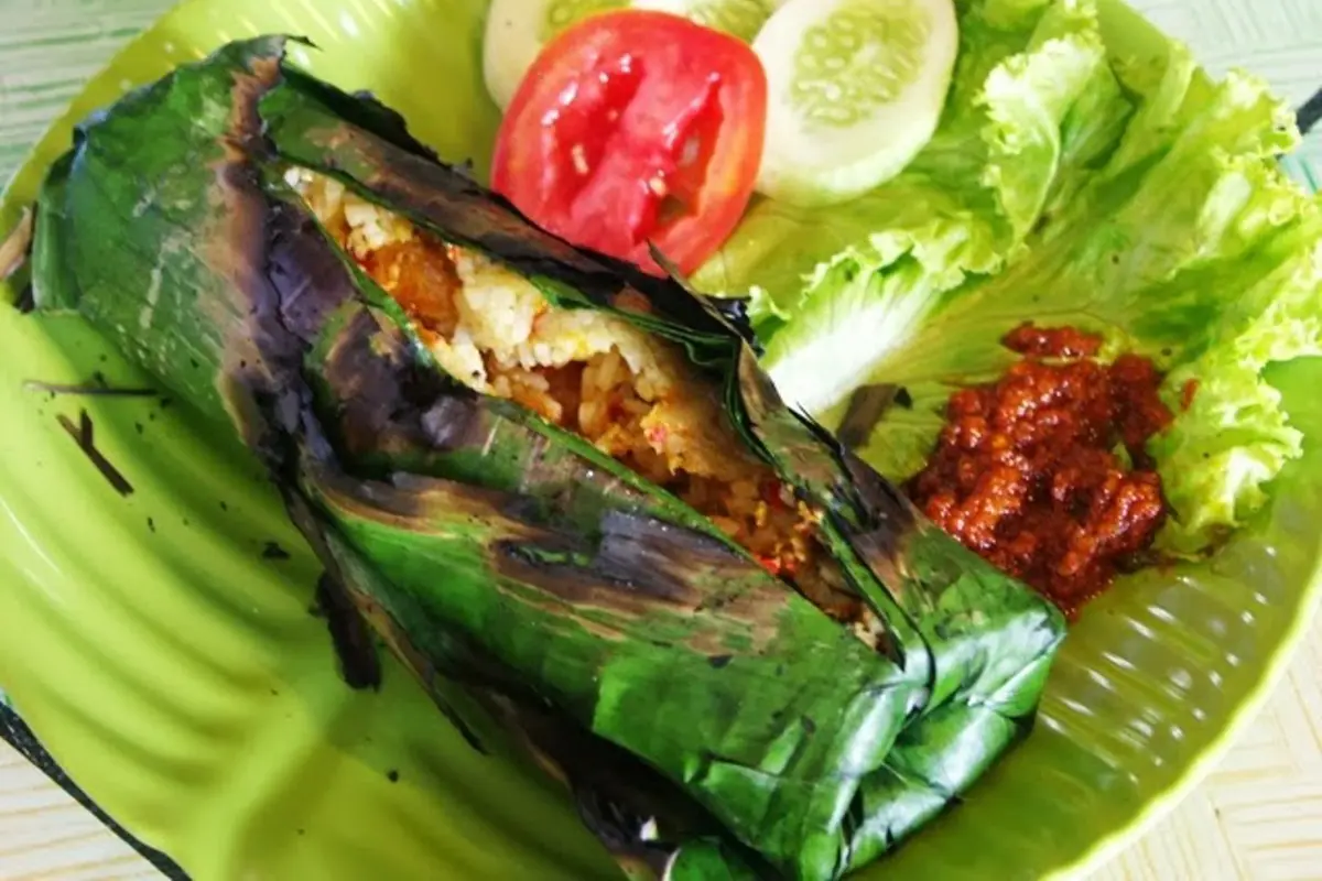 Menyantap Nikmatnya Nasi Bakar dalam 10 Potret Lezat