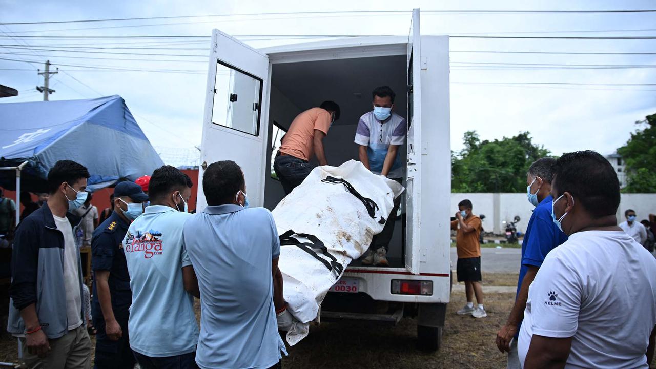 Jenazah Korban Banjir Nepal Mulai Dikremasi dan Dimakamkan Massal