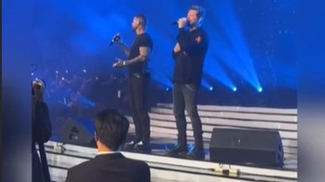 Penampilan Boyzone dan Westlife