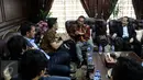 Wakil ketua DPR Taufik Kurniawan (kanan) bertemu dengan pelaku film dan musik seperti Hengky Kurniawan dan Ian Kasela beserta anggota Komisi X Anang Hermansyah di Kompleks MPR/DPR, Senayan, Jakarta,  (18/1). (Liputan6.com/Johan Tallo)