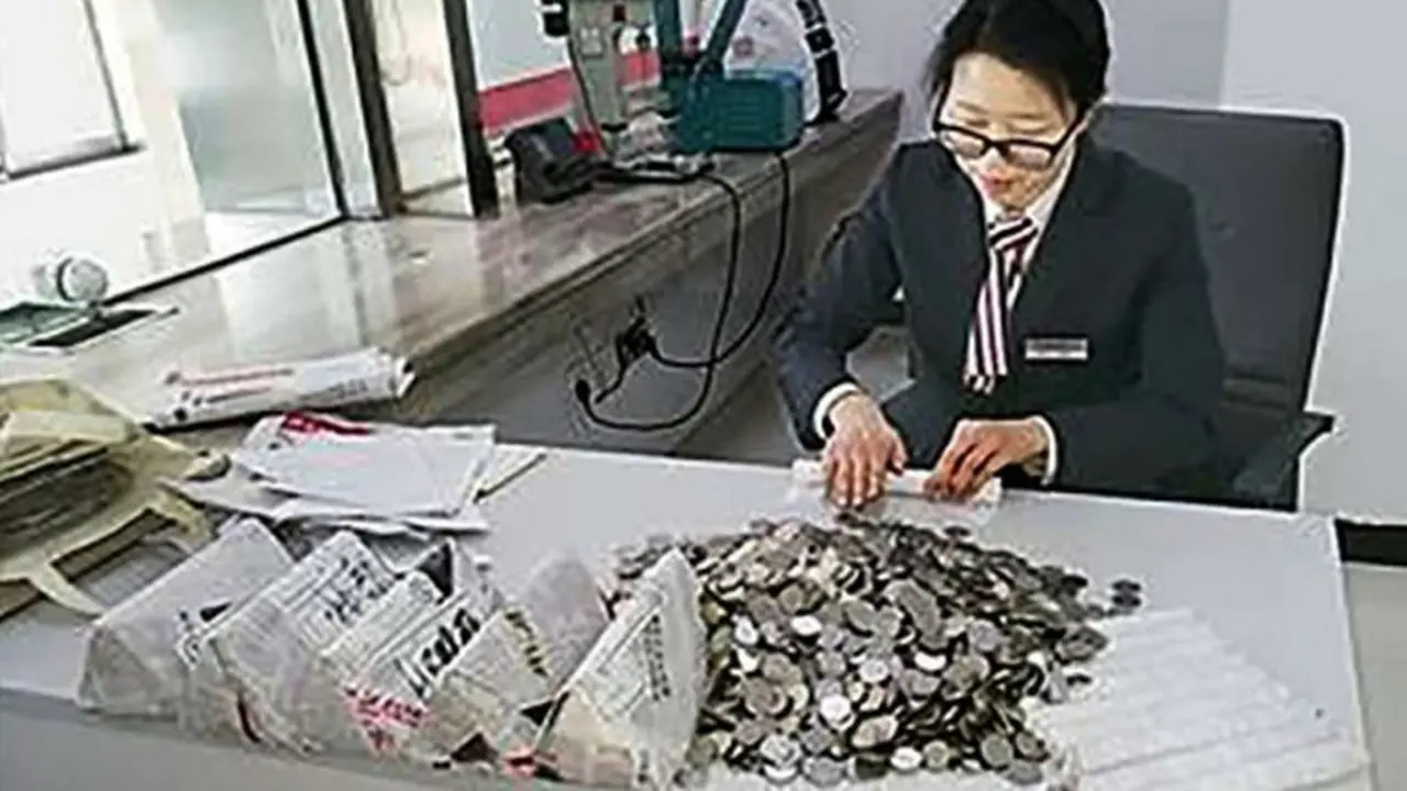Bikin Heboh, Pengusaha Menabung Uang Koin Seberat 2,5 Ton