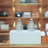 Tidak hanya menawarkan aroma yang sensual dan percaya diri, Sublime juga tampil istimewa melalui desain botolnya yang inovatif dan futuristik, sebuah karya seni yang tak hanya memanjakan indera penciuman, tetapi juga memikat mata. [Dok/Time Internationa].