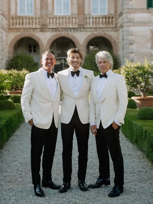 Jake Bongiovi dengan Jon Bon Jovi dan Robert Brown (Instagram/@jakebongiovi)