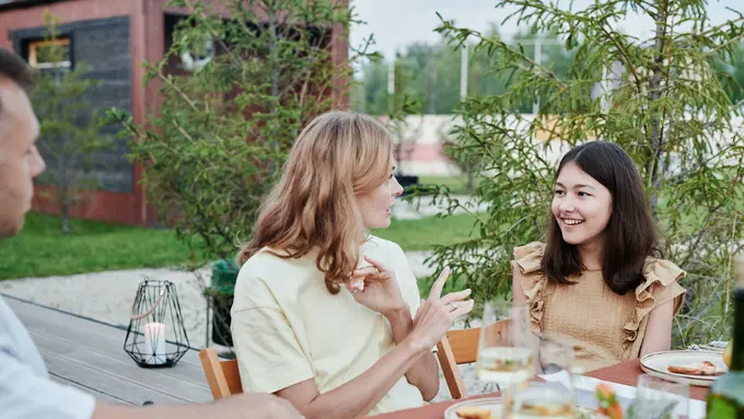 Mampu Deteksi Kebohongan, Ini 6 Tanda Orang dengan Kecerdasan Interpersonal yang Disukai Banyak Orang