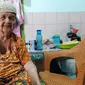 Darmina (78), nenek asal Banyuasin yang digugat anak dan cucunya perihal jual beli tanah warisan mendiang suaminya (Liputan6.com / Nefri Inge)