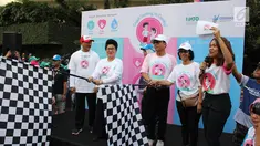 Kepala Staf Kepresidenan Moeldoko dan Menteri Kesehatan Nila Farid Moeloek saat meresmikan Kampanye Nasional Pencegahan Stunting di area Monumen Nasional (Monas), Jakarta, Minggu (16/9). (Liputan6.com/Pool/Kepala Staf Kepresdinan)
