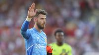 David de Gea kebobolan empat gol dari Brentford saat Manchester United bertanding di Gtech Community Stadium dalam lanjutan Liga Inggris 2022/2023, Sabtu (13/8/2022). (AP Photo/Ian Walton)