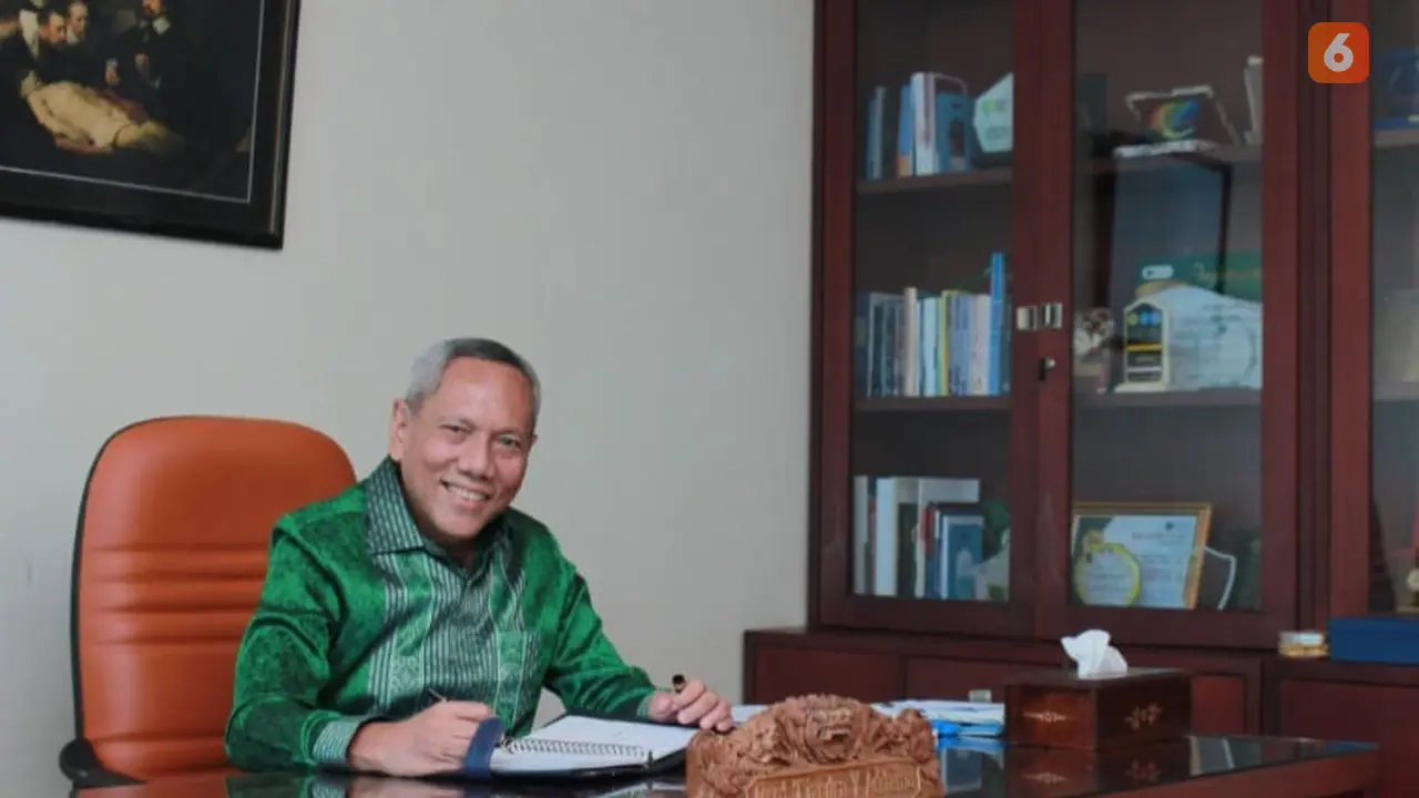 Prof Tjandra Yoga Aditama, Direktur Pasca Sarjana Universitas YARSI