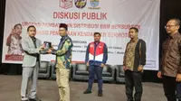 Diskusi Publik bertema 'Urgensi Pembatasan Distribusi BBM Bersubsidi Berbasis Pendataan Kendaraan Bermotor', yang digelar Lembaga Swadaya Masyarakat Abdi Negara, Kamis (6/4/2023) di Cirebon. (Liputan6.com/ Dok Ist)