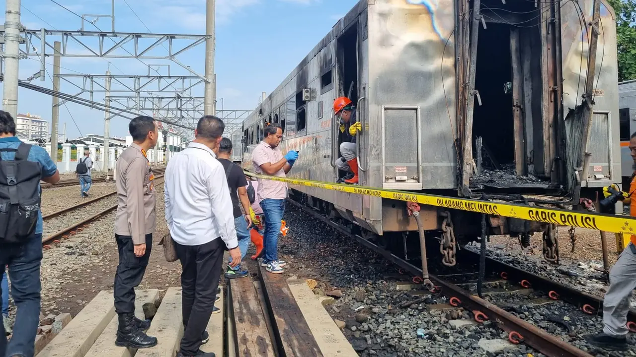 Gerbong Kereta Terbakar di Yogyakarta