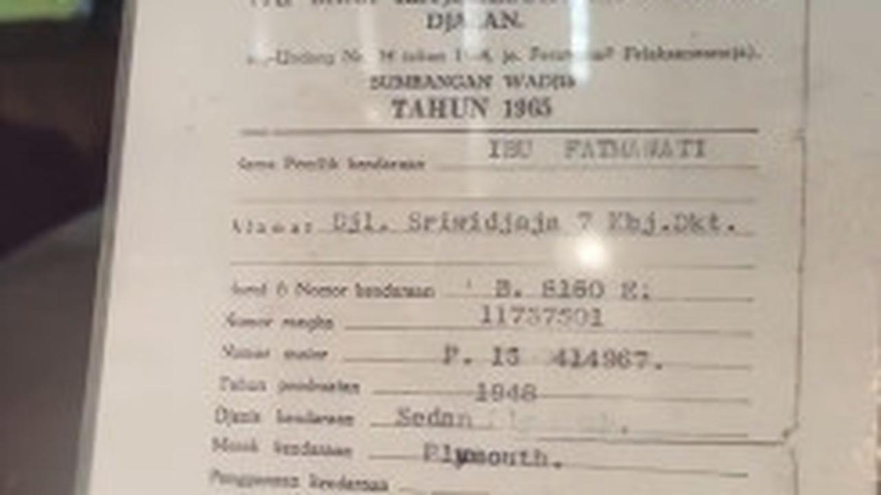 Terlihat BPKB tersebut beratas namakan Ibu Fatmawati.<br>