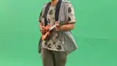 Fare Adinata sang gitaris bersama kawan-kawannya di grup band Lyla tak mengambil tempat-tempat tertentu sebagai lokasi syuting untuk video klip mereka. Lagu ini merupakan yang unik yang pernah Lyla buat. (Nurwahyunan/Bintang.com)
