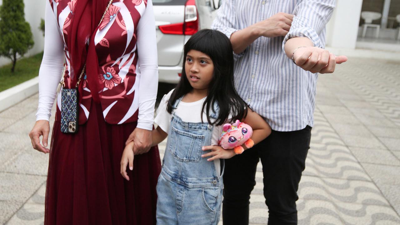 Venna Terlihat Anggun
