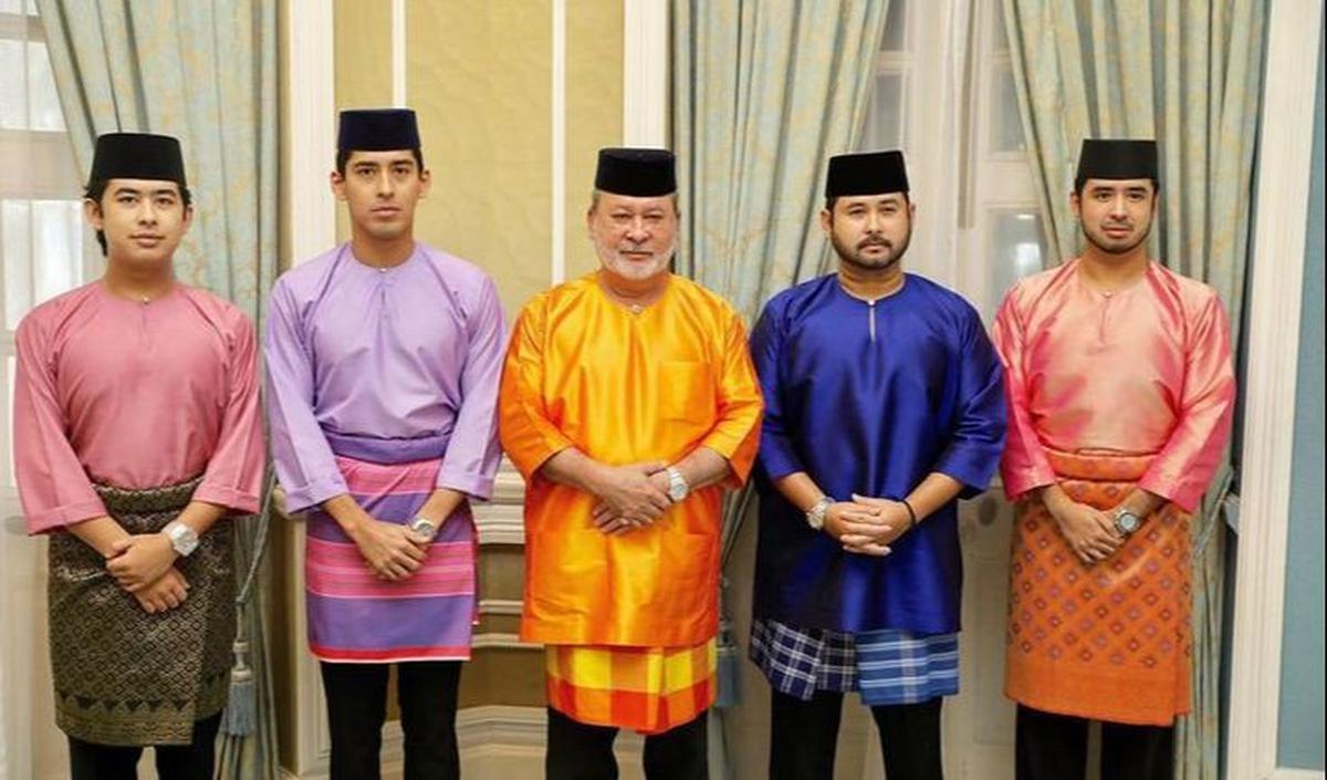 <b>Baju Kurung Laki-Laki</b>