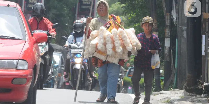 Penjual Kerupuk Tunanetra