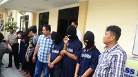 Tiga di antara delapan pemerkosa yang masih anak-anak diserahkan ke Kejaksaan Negeri Semarang. (Liputan6.com/Edhie Prayitno Ige)