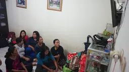 Calon asisten rumah tangga (ART) infal menunggu panggilan di Yayasan Bu Gito, Jakarta, Rabu (29/5/2019). Sebagian besar ART yang bertarif Rp 150 ribu hingga Rp 200 ribu per hari tersebut datang dari wilayah Jawa Barat. (Liputan6.com/Immanuel Antonius)