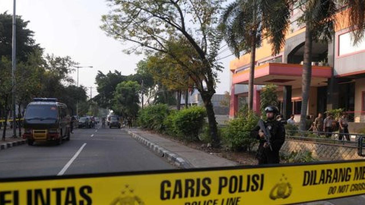 Maulana, seorang satpam luka-luka dan jalani operasi