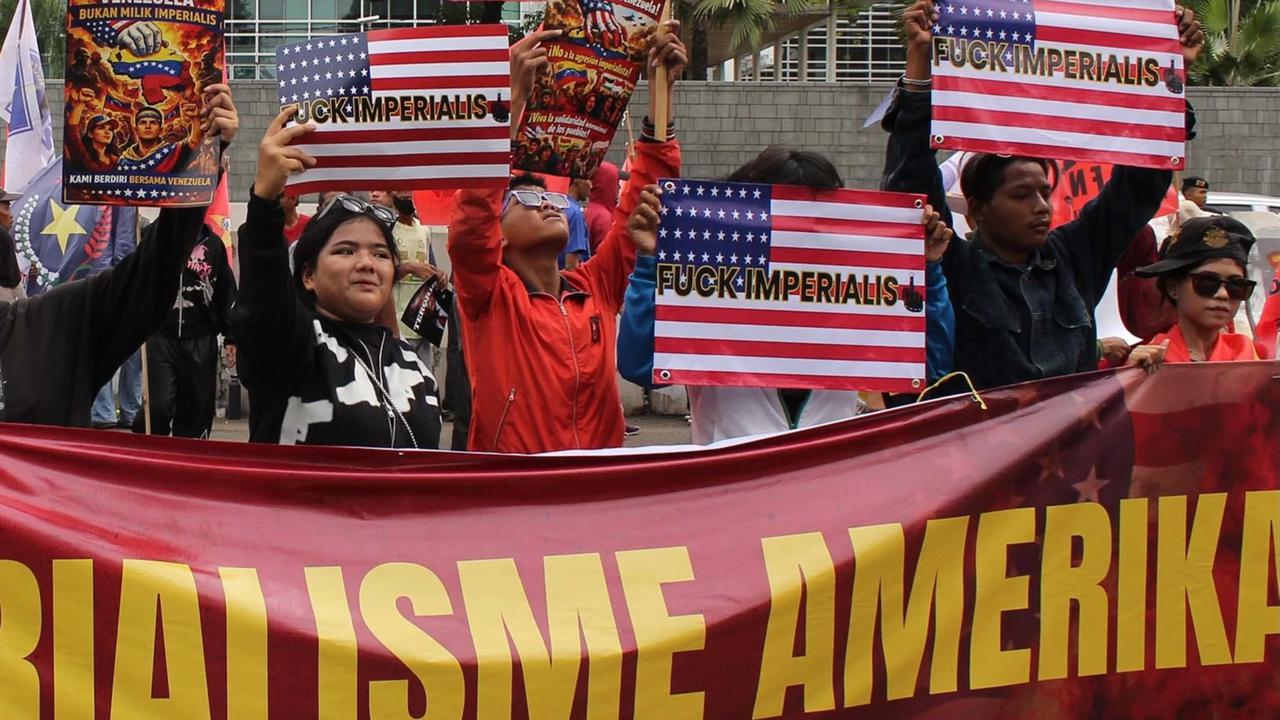 FOTO: Solidaritas Rakyat Biasa Gelar Aksi Damai Dukung Rakyat Venezuela