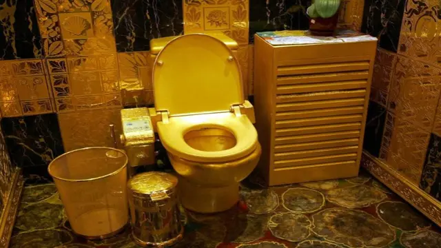 Toilet Emas