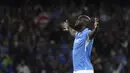 Pemain Napoli, Romelu Lukaku merayakan gol tendangan penaltinya ke gawang Como pada laga lanjutan Liga Italia 2024/2025 yang berlangsung di Stadion Diego Armando Maradona, Naples, Italia, Jumat (04/10/2024) WIB. (AP Photo/LaPresse/Alessandro Galofaro)