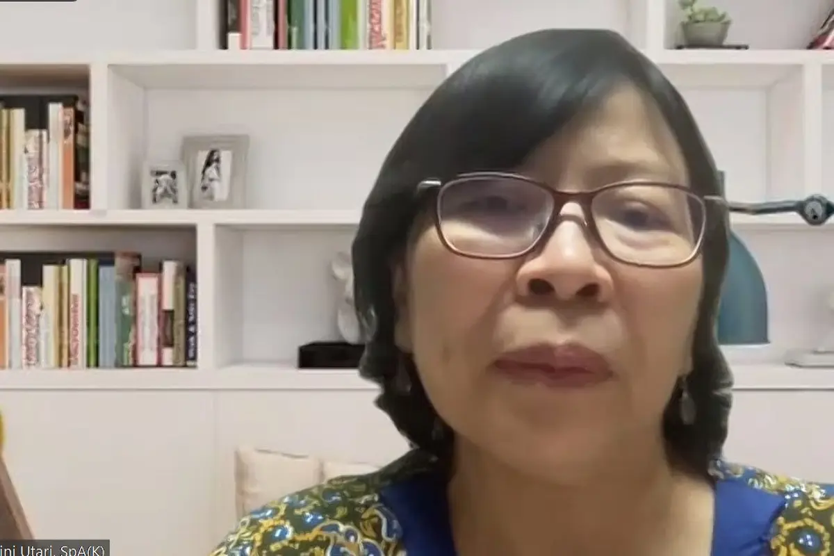 Ketua Unit Kerja Koordinasi (UKK) Endokrin IDAI DR dr Agustini Utari, SpA(K) menjelaskan bahwa steroid adalah obat keras yang harus pakai resep dokter. Jika digunakan sembarang bisa memberikan efek samping yang tidak main-main.